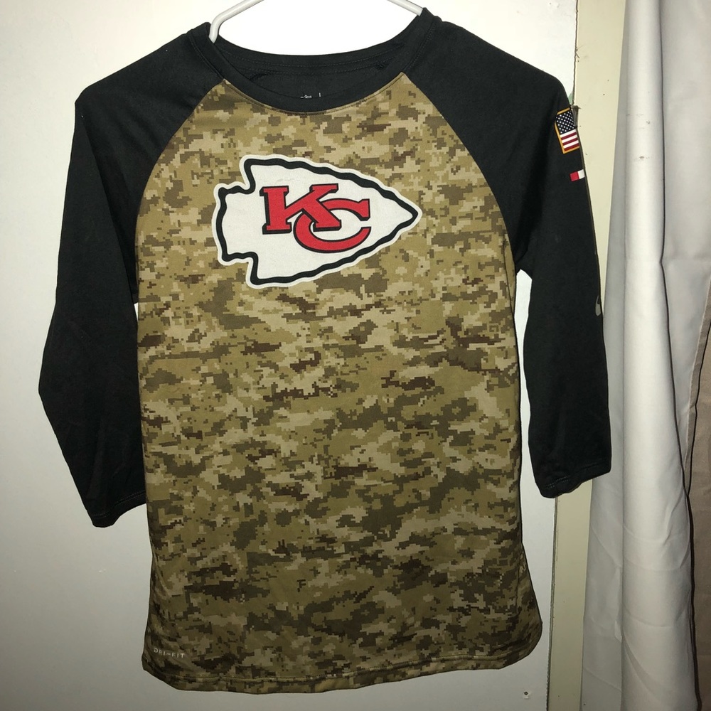 Nike Women’s Chiefs Salute to Service shirt